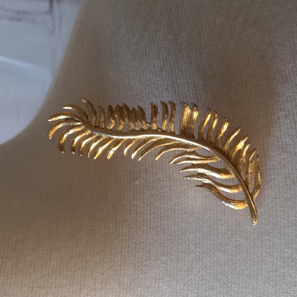 🌞🌞VINTAGE | Lapel Pin Gold Tone Feather Brooch